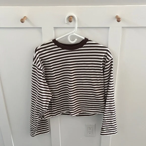 Small Brown and White Garage Fluid Long Sleeve Crewneck - Picture 2 of 5